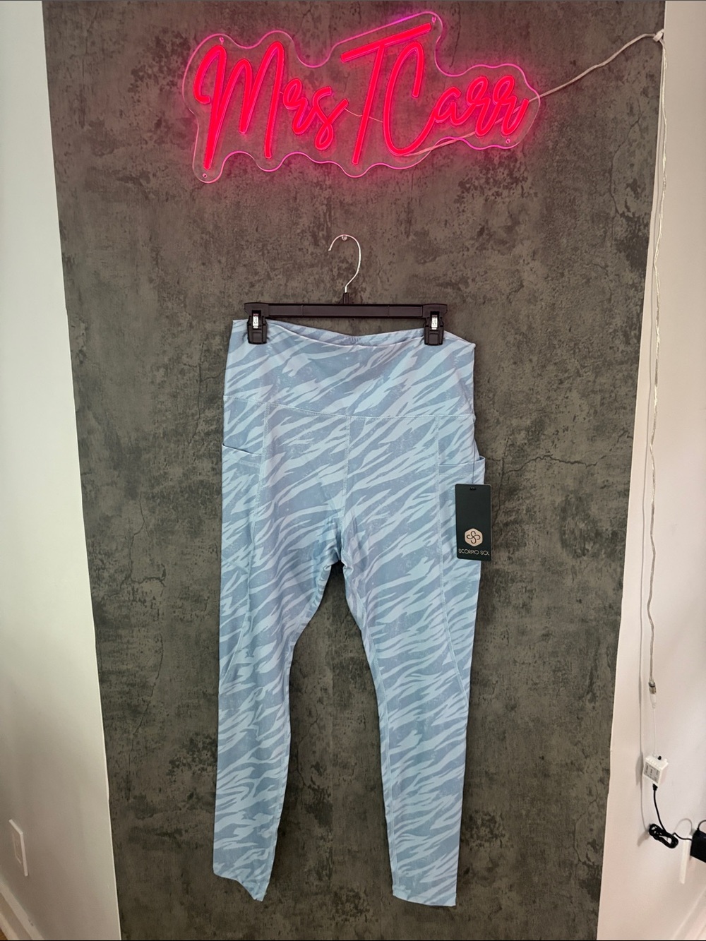 Scorpio Sol Light Blue Wave-Pattern Leggings